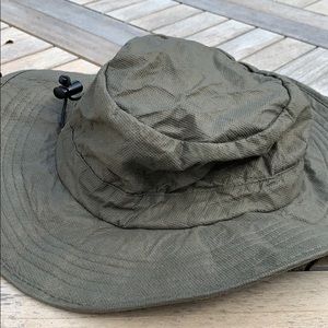 Frogtoggs waterproof hat. Olive green.
